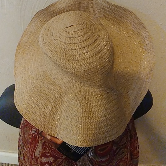 IMAN Accessories - IMAN Global Chic Hat NWT